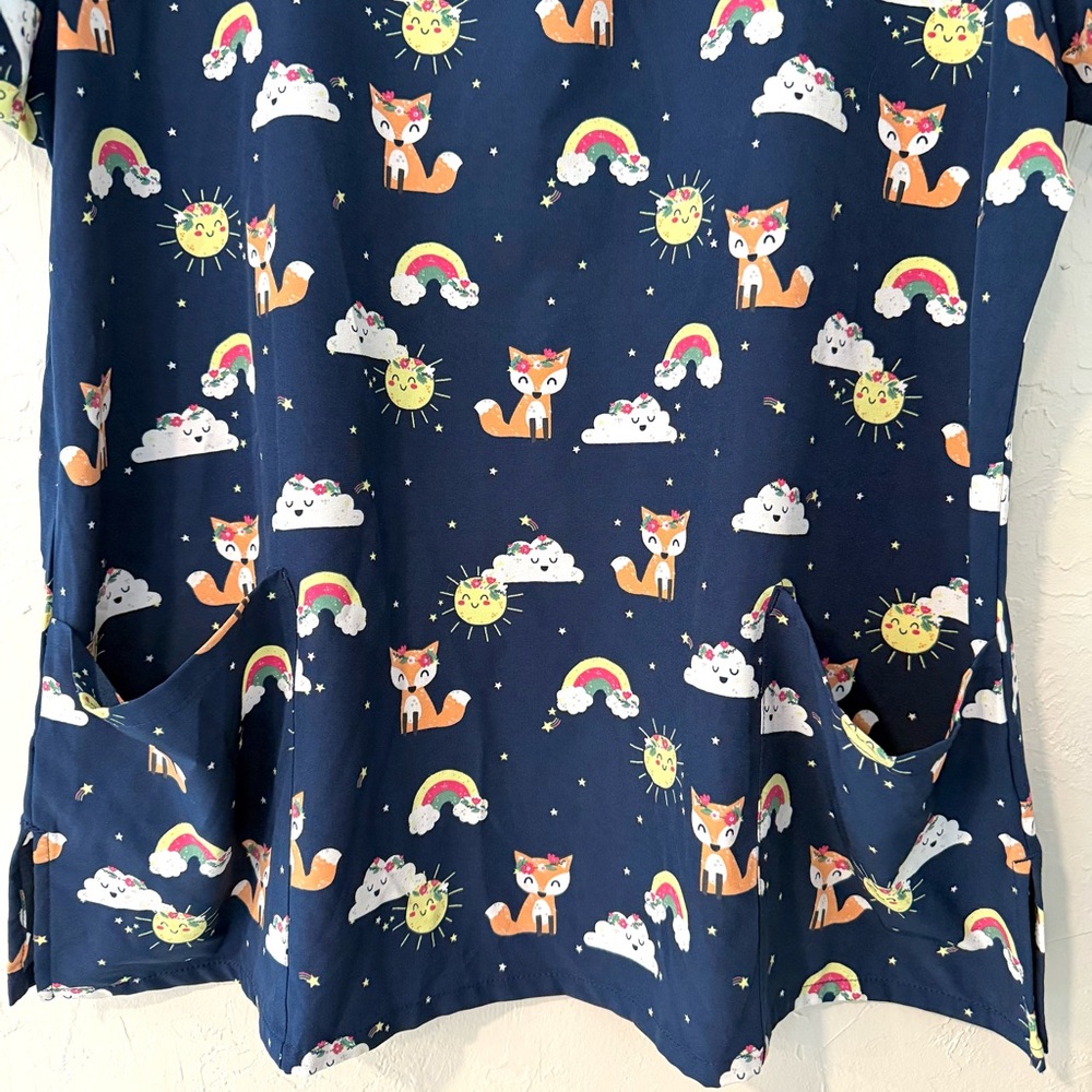 Tasha and Me-Women’s Scrub Top-Fox/Rainbow Pattern-Navy-Stretch-Size 2X-EUC - Picture 3 of 9